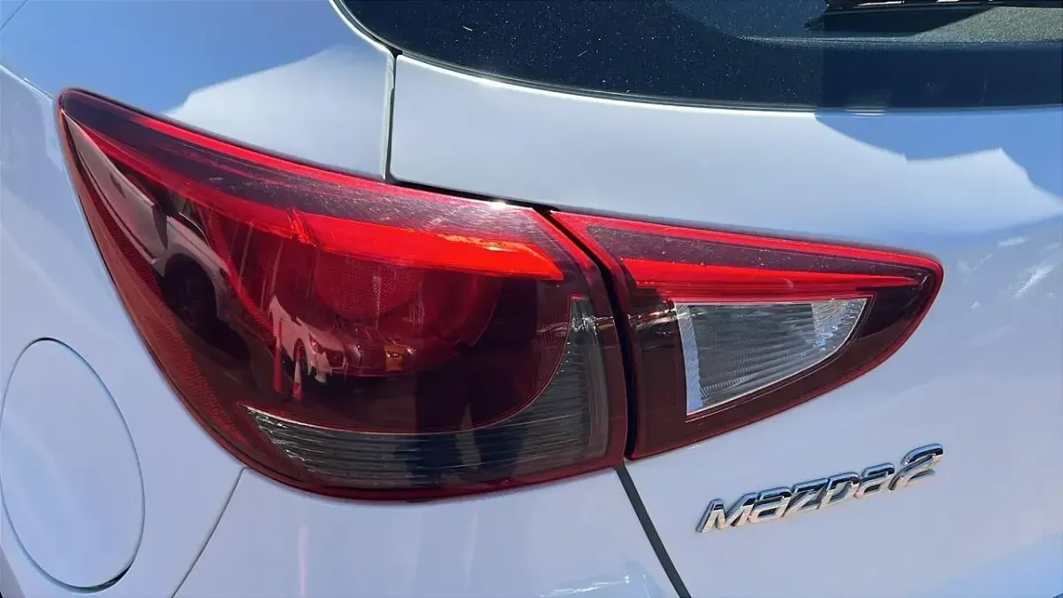 Begagnad Mazda 2 74 HK (54 kW) 2016 Vit
