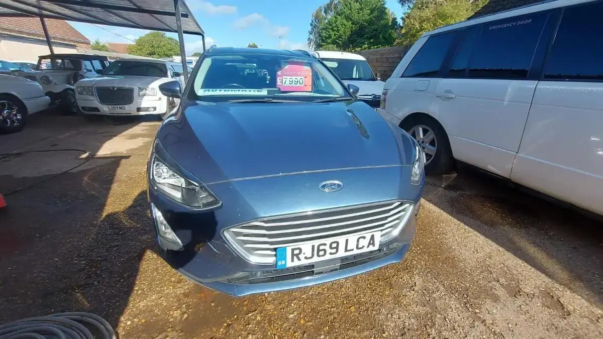 Used Ford Focus Zetec 120 HP (88 kW) 2020 Blue Estate