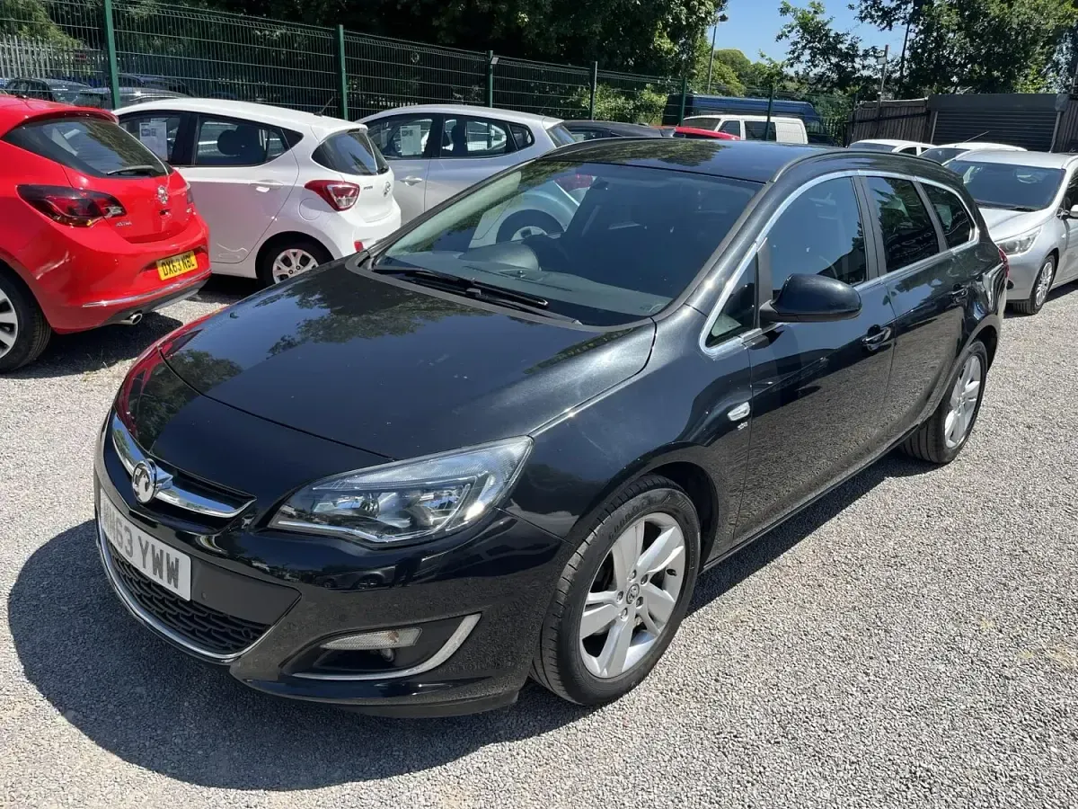 Used Vauxhall Astra SRi 165 HP (121 kW) 2014 Black Estate