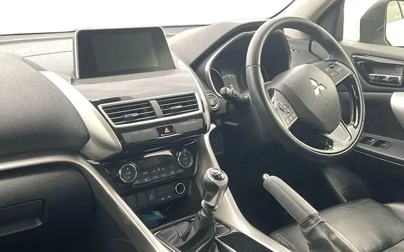 Used Mitsubishi Eclipse 163 HP (119 kW) 2018 White Hatchback