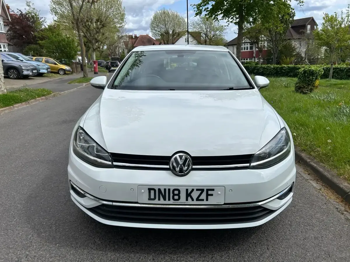 Używany VW Golf VII SE 125 KM (91 kW) 2018 Biały Hatchback
