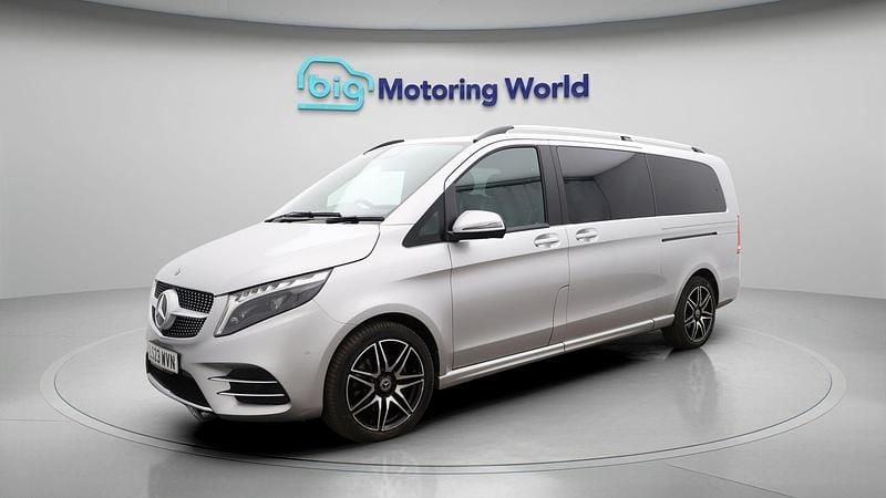 Used Mercedes V300 AMG line 237 HP (174 kW) 2023 Silver MPV