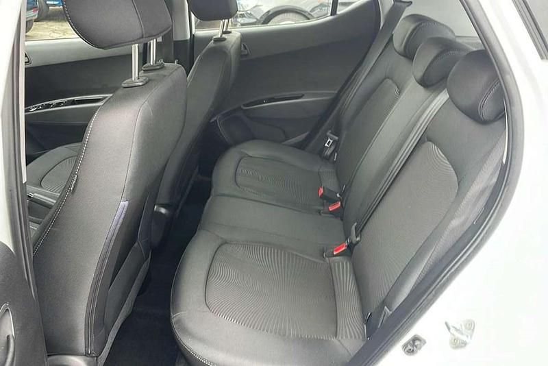 Used Hyundai i10 SE 87 HP (63 kW) 2018 White Hatchback