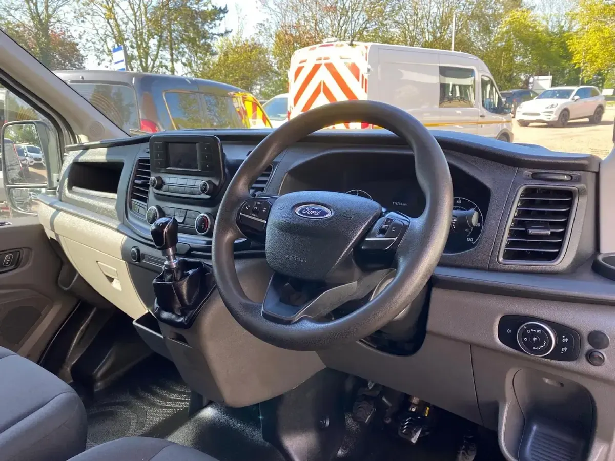 Begagnad Ford Transit 130 HK (95 kW) 2021 Vit Van