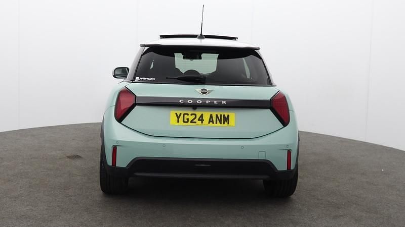 Usado Mini Cooper Exclusive 156 CV (114 kW) 2024 Verde Utilitario