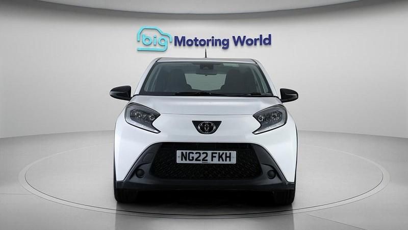 Used Toyota Aygo X PURE 72 HP (52 kW) 2022 White SUV