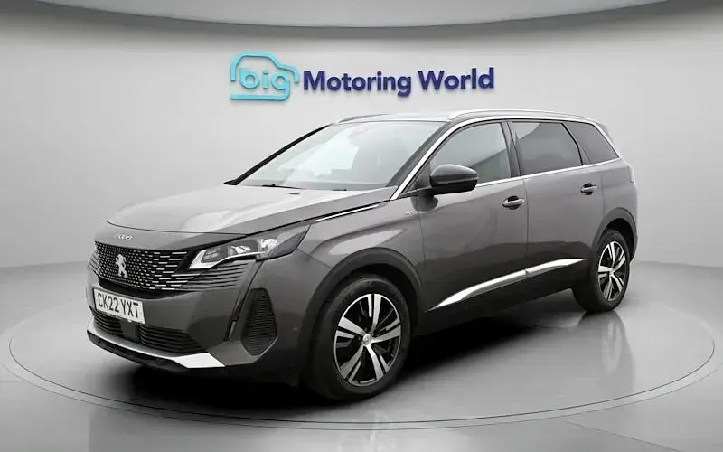 Usado Peugeot 5008 GT 131 HP (96 kW) 2022 Cinzento SUV