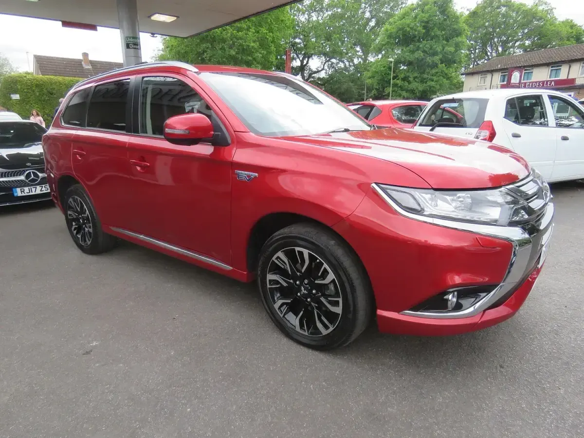 Used Mitsubishi Outlander P-HEV 2018 Red Estate