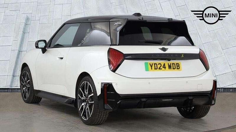 Używany Mini Cooper SE Hatch 158 kW (215 KM) 2024 Biały Hatchback