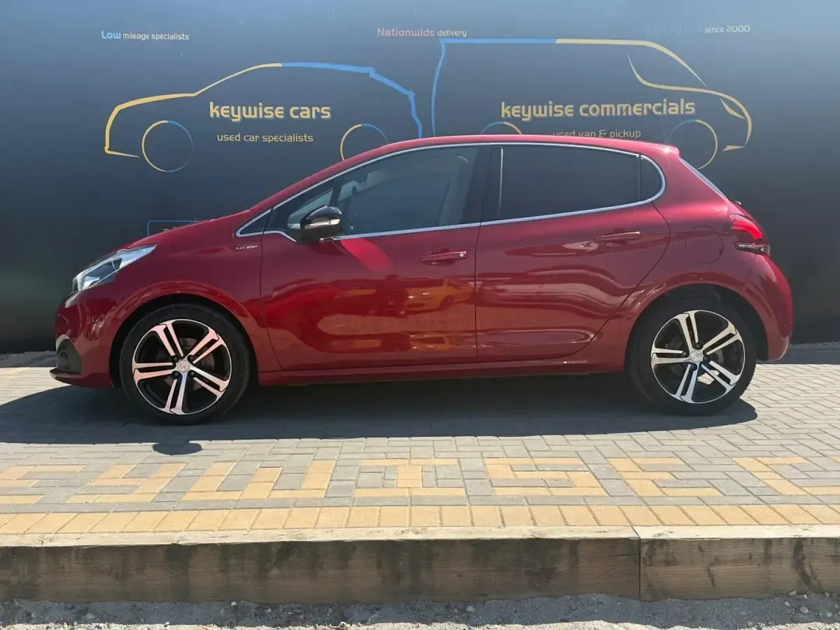 Used Peugeot 208 GT-line 2019 Red Hatchback