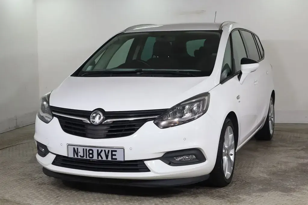 Used Vauxhall Zafira Tourer SRi 170 HP (125 kW) 2018 White MPV
