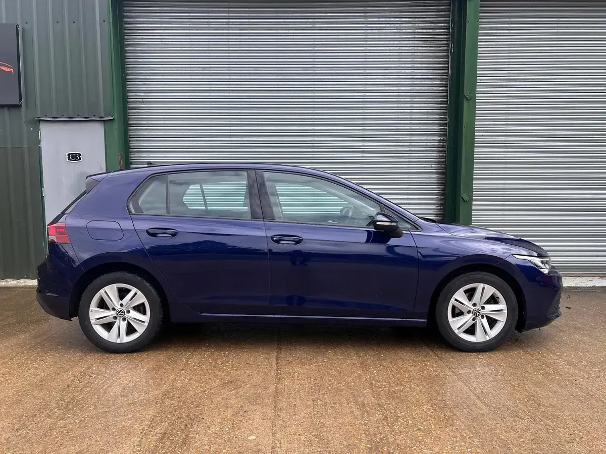 Used VW Golf VII Life 150 HP (110 kW) 2021 Blue Hatchback