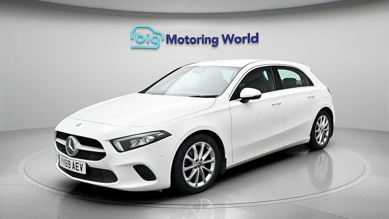 Used Mercedes A180 Executive 136 HP (100 kW) 2019 White Hatchback