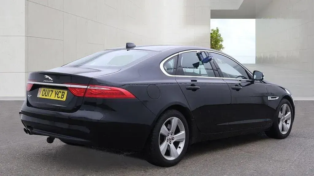 Used Jaguar XF Portfolio 180 HP (132 kW) 2017 Black Sedan