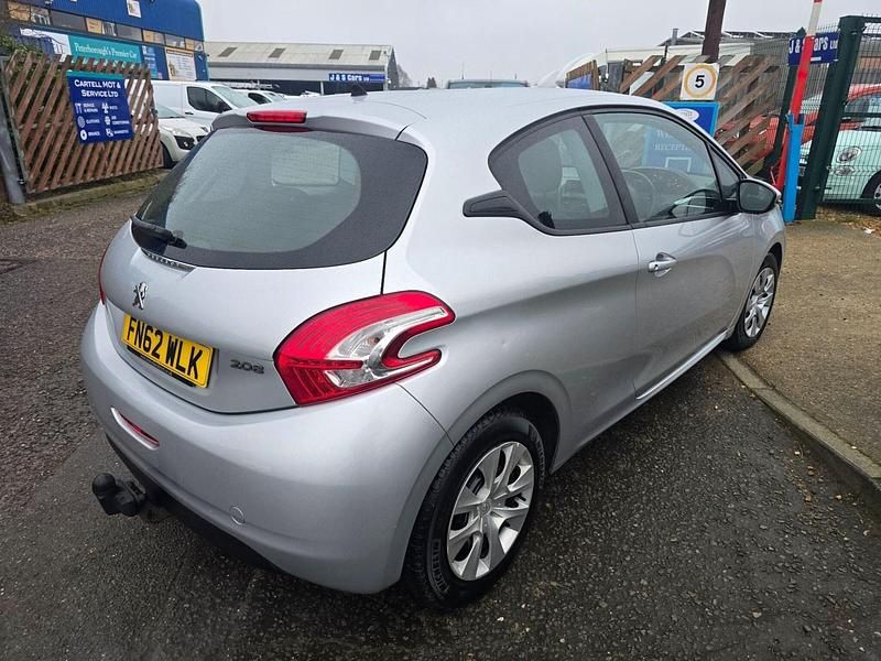 Second-hand Peugeot 208 Access 2012 Argintiu Hatchback