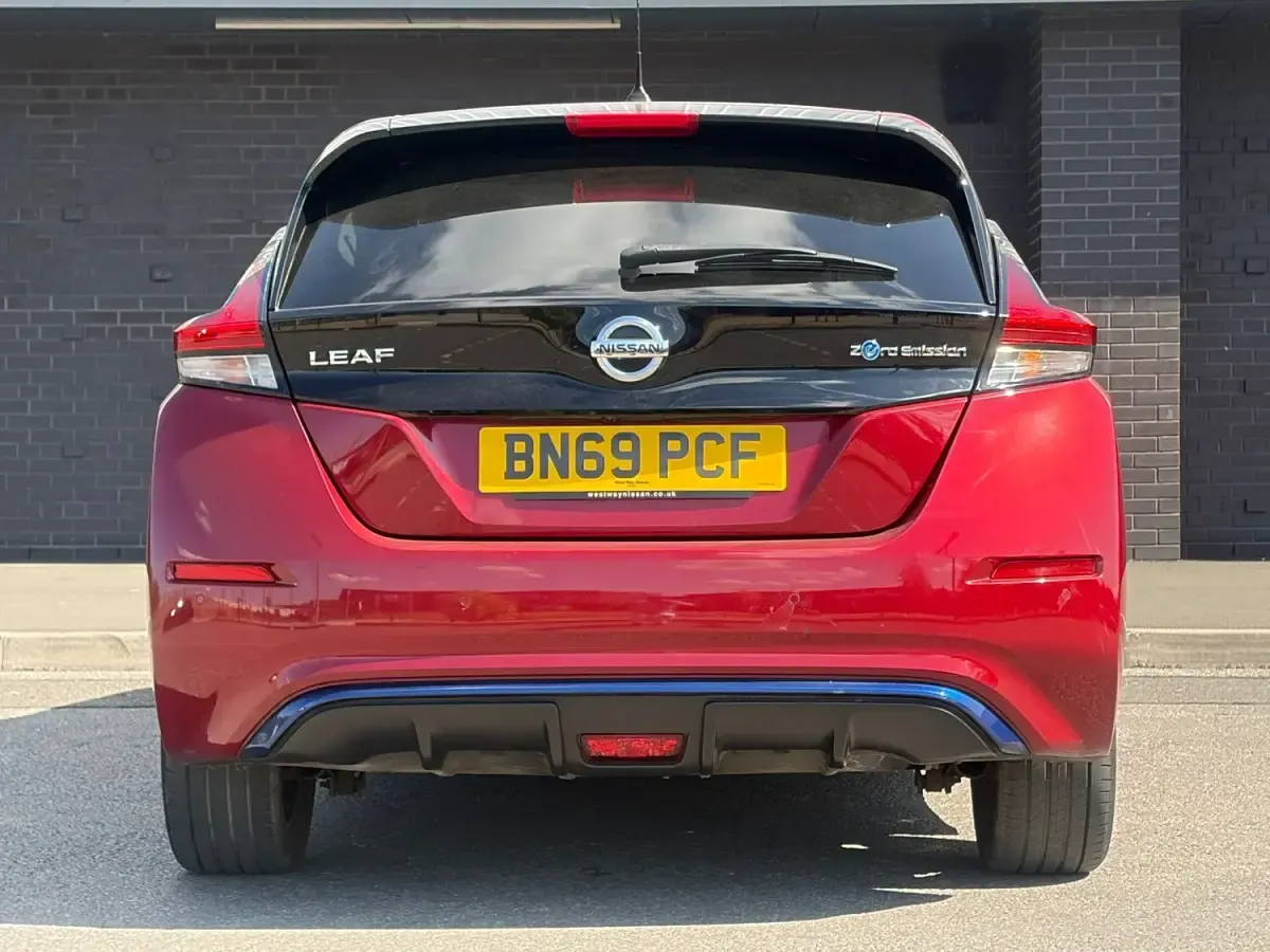 Used Nissan Leaf Tekna 110 kW (150 HP) 2019 Red Hatchback
