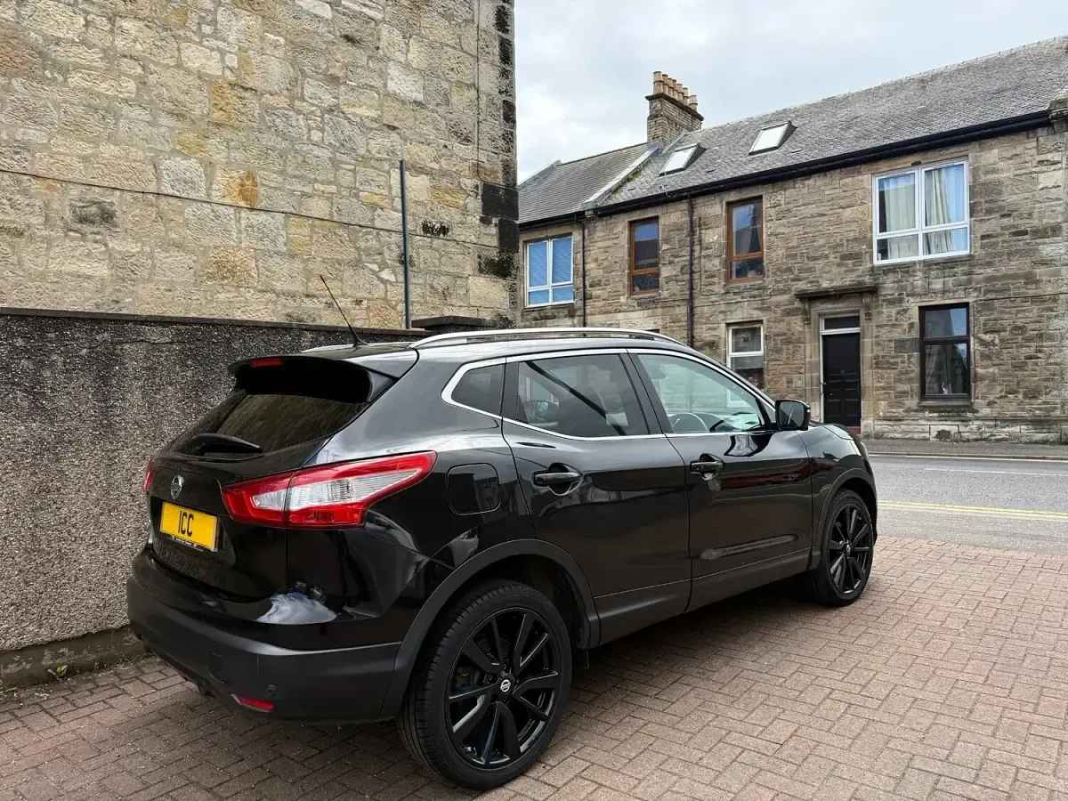 Used Nissan Qashqai Tekna 110 HP (80 kW) 2016 Black SUV