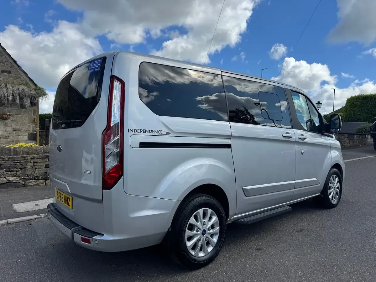 Used Ford Tourneo Custom Titanium 2018 Silver Van
