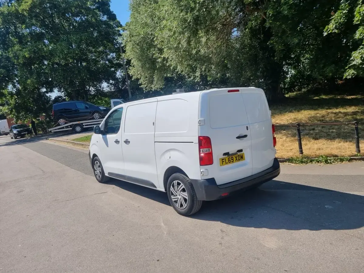 Used Vauxhall Vivaro Edition 100 HP (73 kW) 2019 White MPV