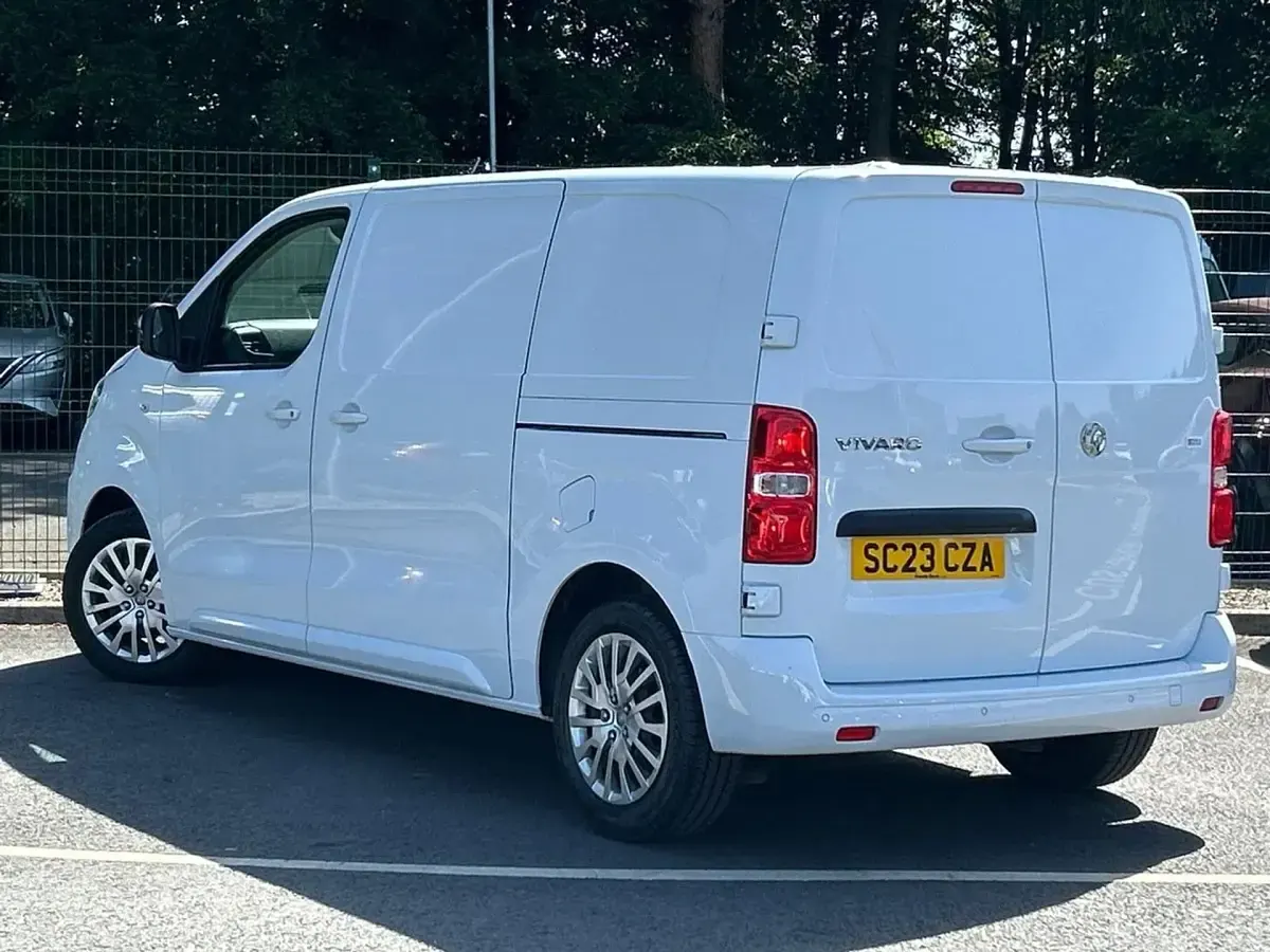 Used Vauxhall Vivaro S 120 HP (88 kW) 2023 White MPV