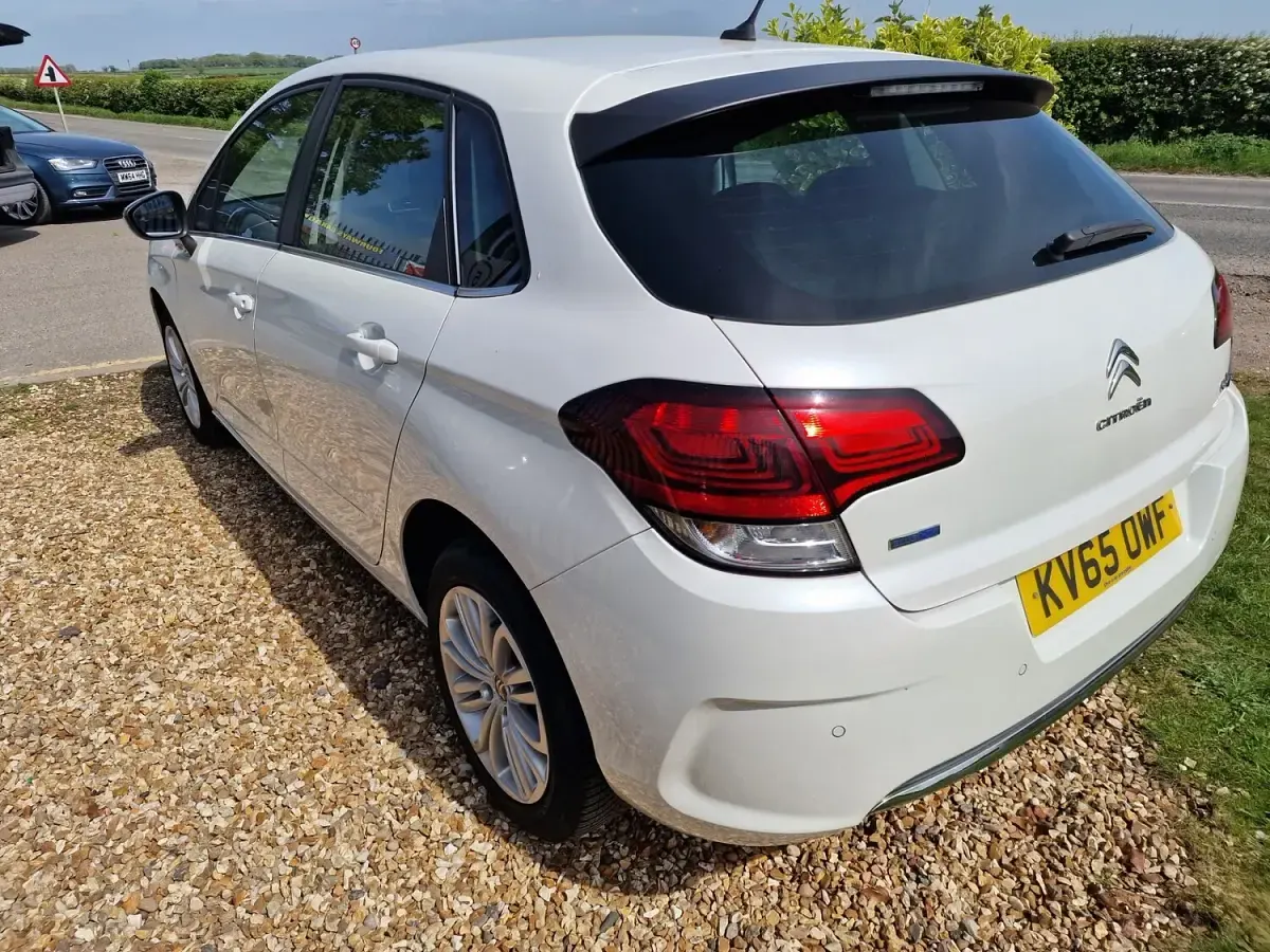 Used Citroën C4 Flair 2015 White Hatchback