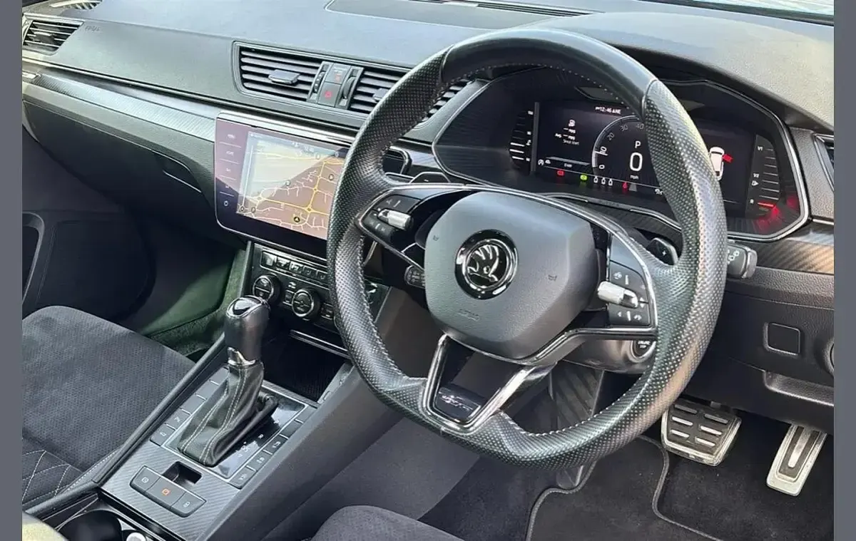 Usado Skoda Superb SportlinePlus 190 CV (139 kW) 2022 Azul Familiar