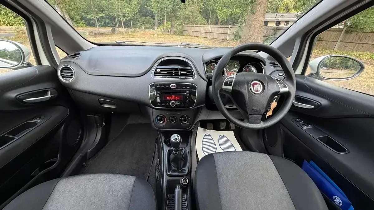 Used Fiat Punto Pop 69 HP (50 kW) 2013 White Hatchback