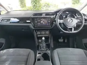 Begagnad VW Touran SEL 2019 Grå Minibuss