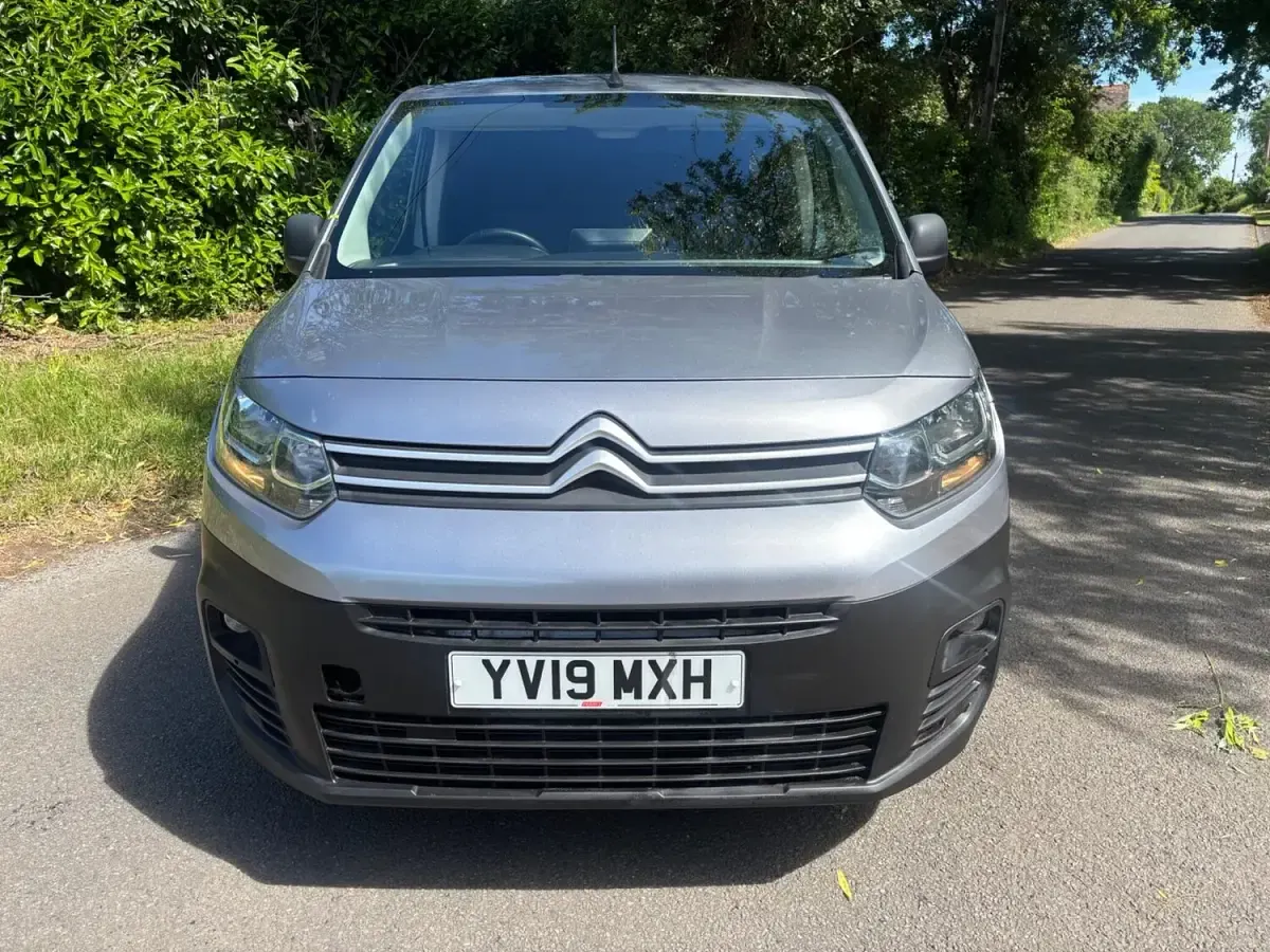 Used Citroën Berlingo Start 100 HP (73 kW) 2019 Grey MPV