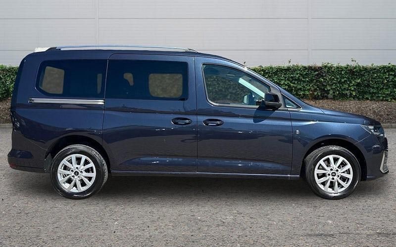 Usado Ford Tourneo Titanium 122 HP (89 kW) 2026 Carrinha