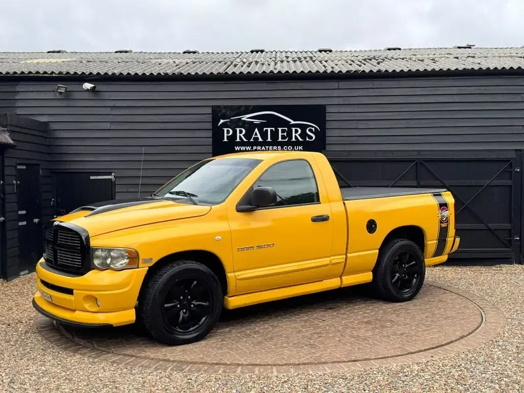 Used Dodge Ram 345 HP (253 kW) 2004 Yellow Pickup