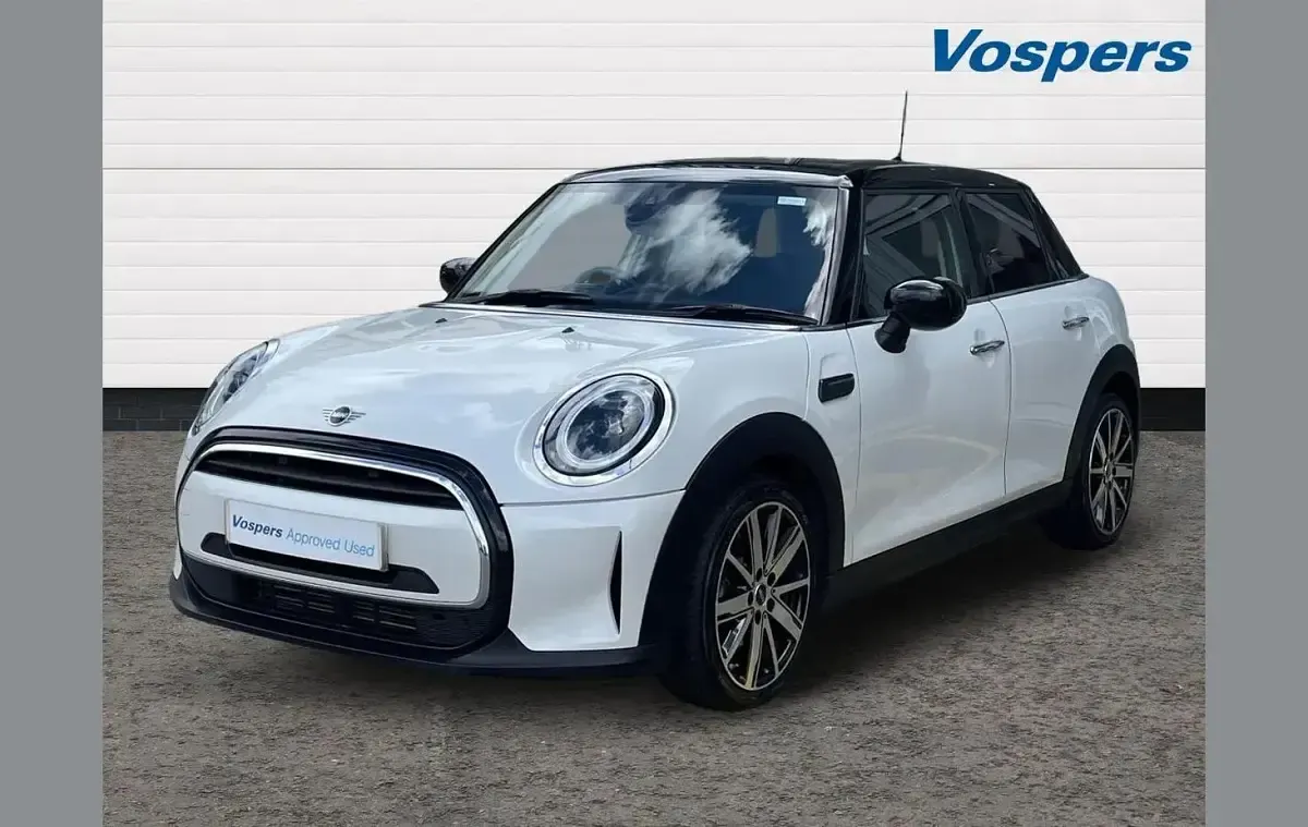 Begagnad Mini Cooper Comfort 134 HK (98 kW) 2023 Vit Halvkombi