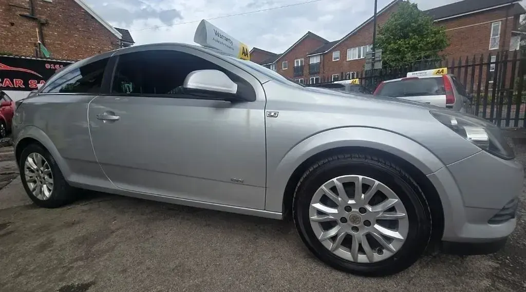 Used Vauxhall Astra SRi 178 HP (130 kW) 2011 Silver Hatchback
