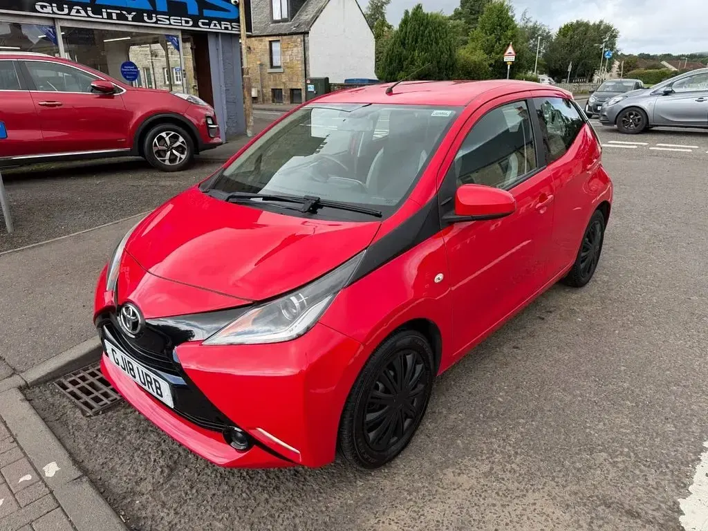 Used Toyota Aygo X-play 68 HP (50 kW) 2018 Red Hatchback