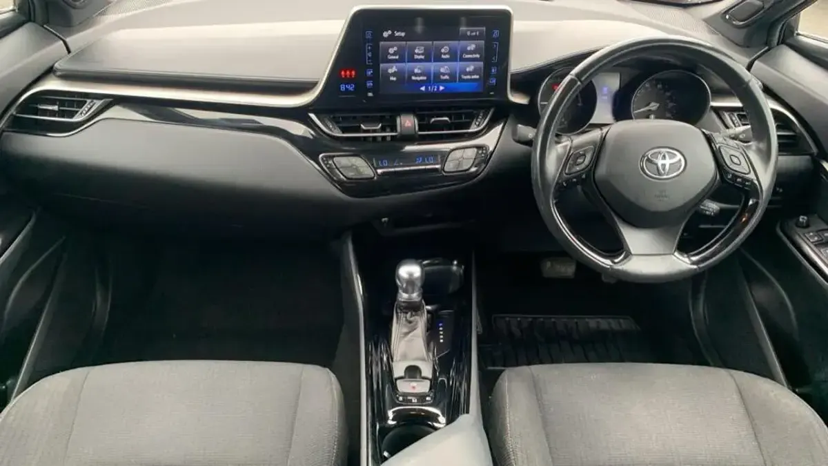 Begagnad Toyota C-HR Edition 120 HK (88 kW) 2018 Röd SUV