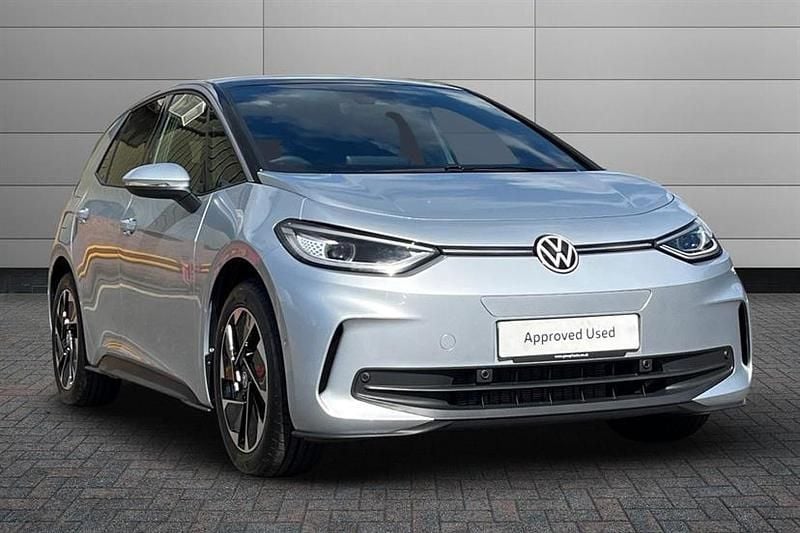 Scale silver with solid black roof Used 2025 VW ID.3 Pro Hatchback | £27,495 - Image 1/3