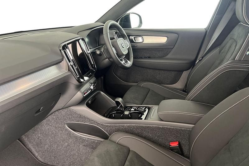 Used Volvo XC40 Plus 197 HP (144 kW) 2025 Onyx black SUV