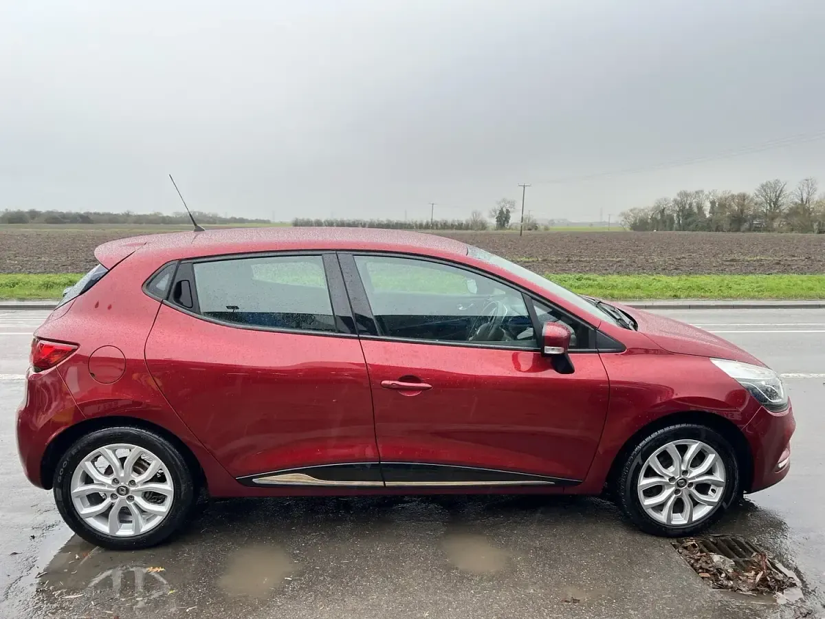 Used Renault Clio IV Dynamique 75 HP (55 kW) 2016 Red Hatchback