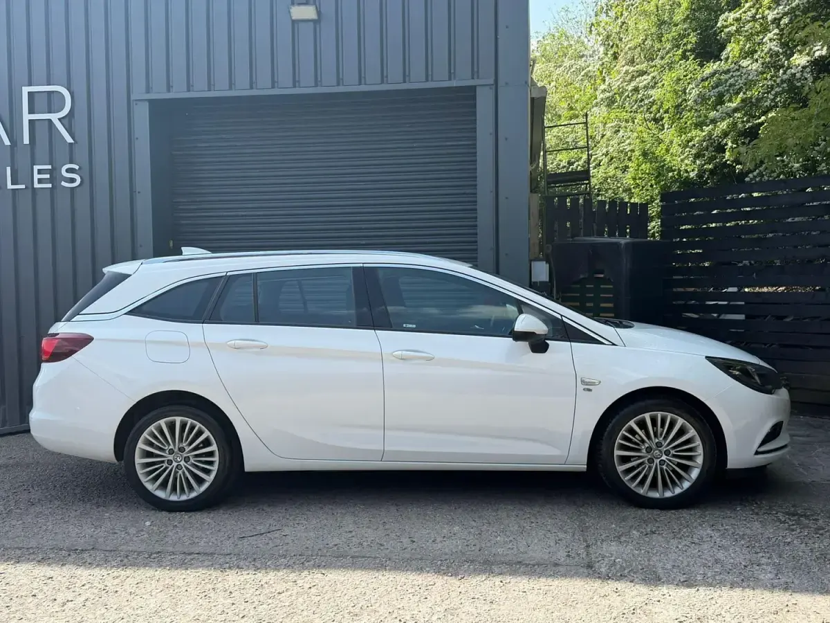 Second-hand Vauxhall Astra Elite 150 CP (110 kW) 2017 Alb Break