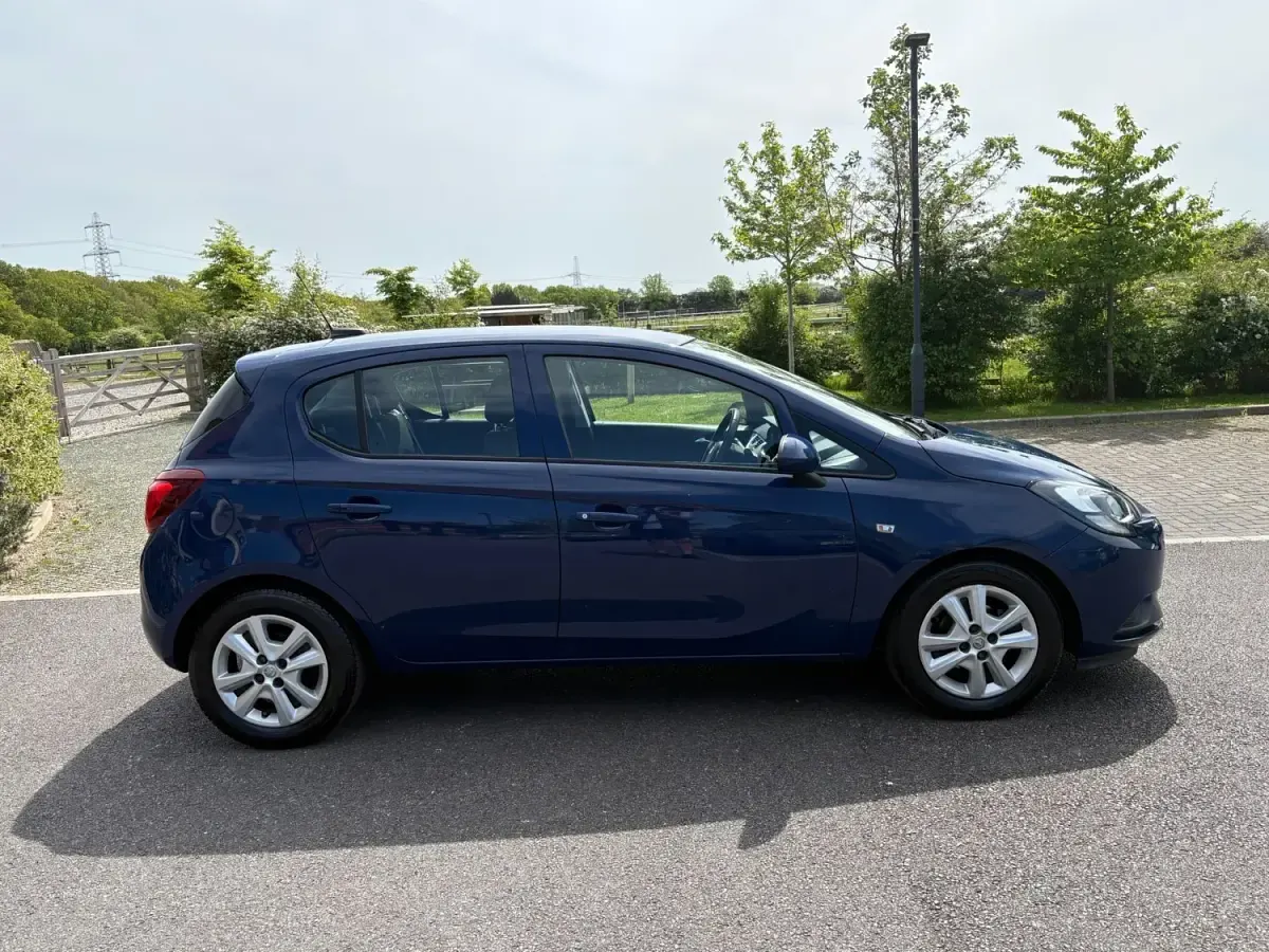Second-hand Vauxhall Corsa Design Edition 90 CP (66 kW) 2018 Albastru Hatchback