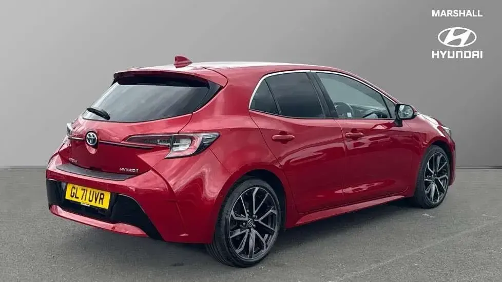Used Toyota Corolla 122 HP (89 kW) 2022 Red Hatchback