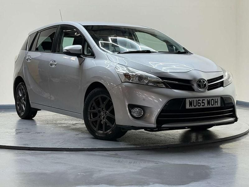 Silver Used 2015 Toyota Verso Trend MPV | £5,495 (Fair price) - Image 1/4