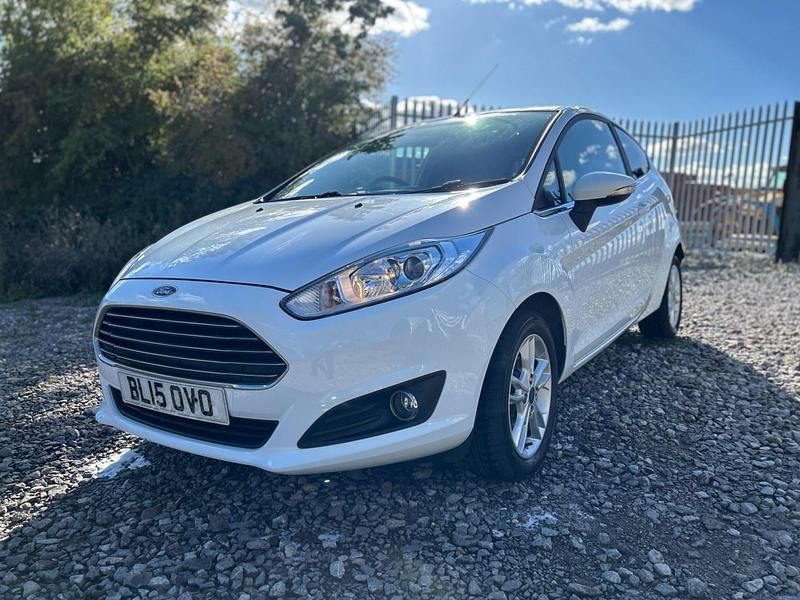 White Used 2015 Ford Fiesta Zetec Hatchback | £4,099 (Fair price) - Image 1/4