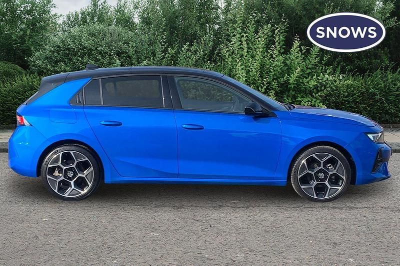 Used Vauxhall Astra Ultimate 130 HP (95 kW) 2024 Blue Hatchback