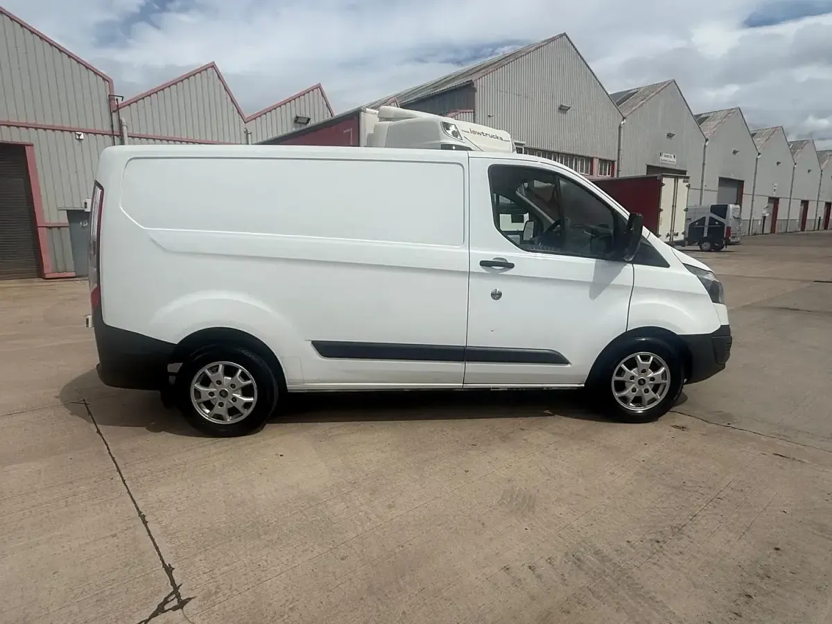 Used Ford Transit Custom 105 HP (77 kW) 2017 White Van