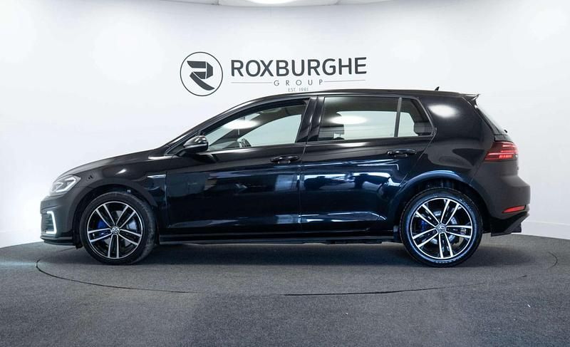 Begagnad VW Golf VII GTE 204 HK (150 kW) 2020 Svart Halvkombi