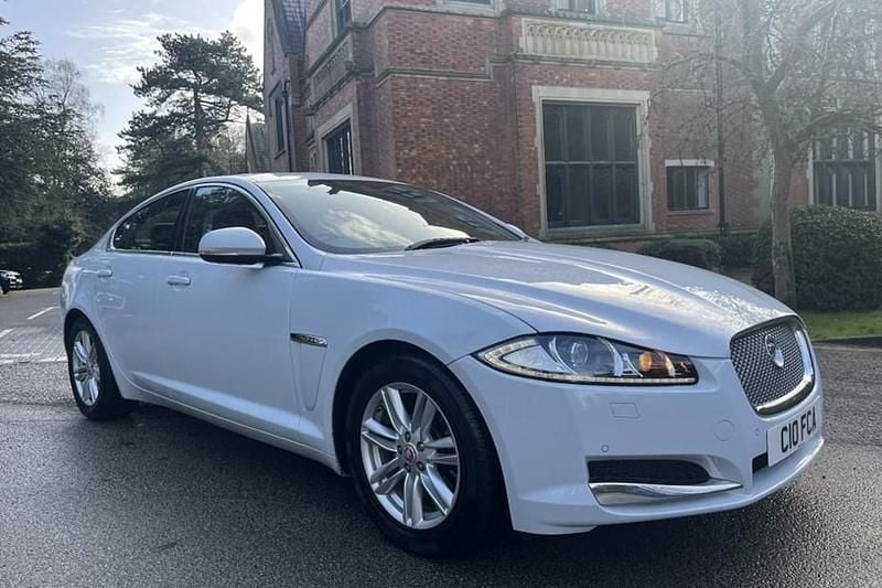 Used Jaguar XF Luxury 163 HP (119 kW) 2016 White Sedan