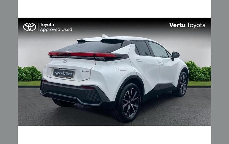 Used Toyota C-HR Design 223 HP (164 kW) 2024 White SUV
