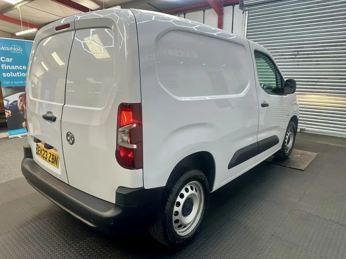 Used Vauxhall Combo S 100 HP (73 kW) 2023 White MPV