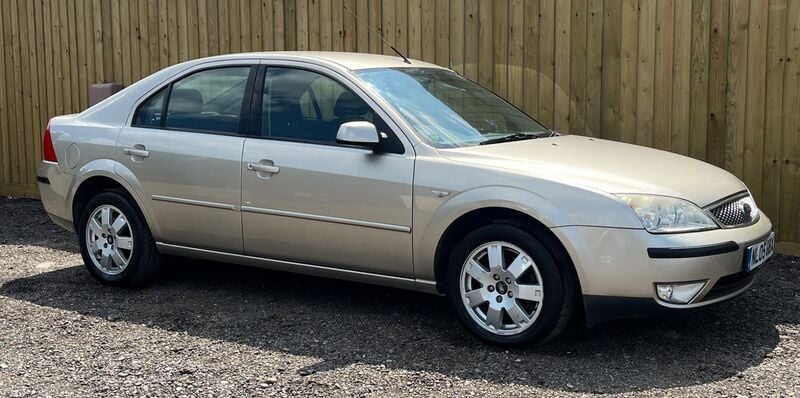 Used Ford Mondeo Zetec 143 HP (105 kW) 2005 Grey Hatchback
